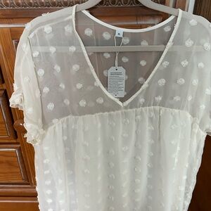 XL cream colored short sleeve blouse